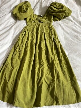 ASTR The Label Serilda Dress in avocado green sweetheart babydoll twist front